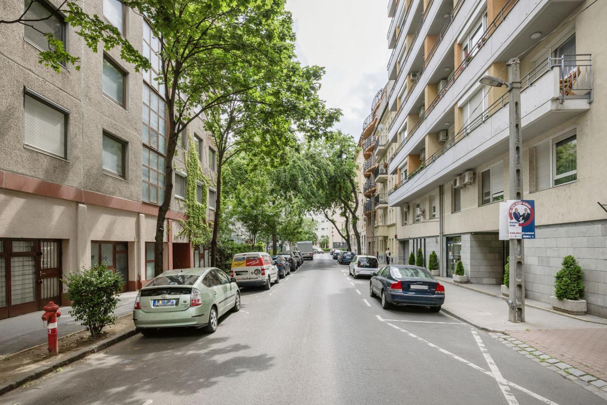 Modern Two-Bedroom Apartment With Free Parking Budapeşte Dış mekan fotoğraf
